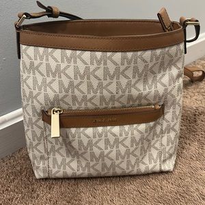 Michael kors crossbody